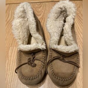 UGG ALENA FAWN SLIPPERS Women’s size 8